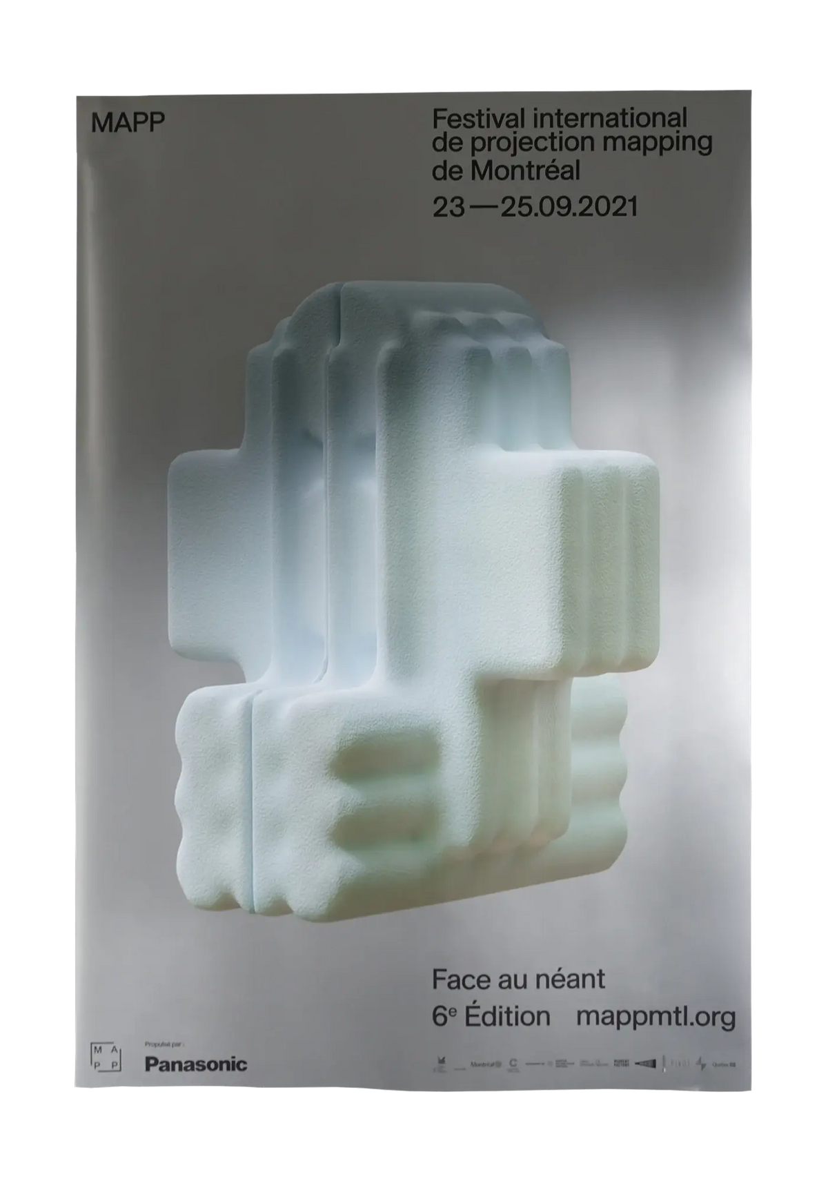 Affiche Face au néant : forme blanche glacée sur fond gris, MAPP MTL 2021