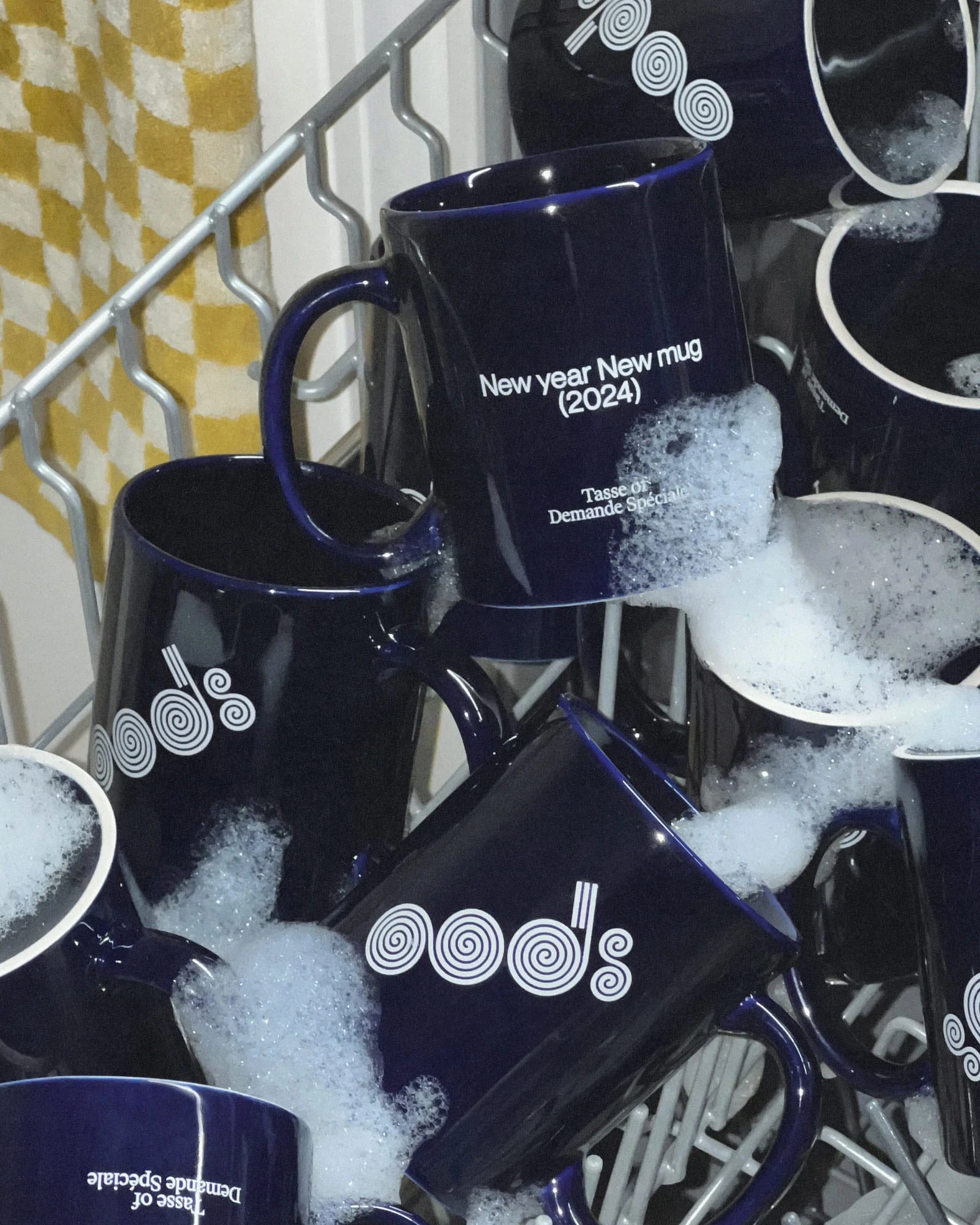 Tasses bleu marine OODS « New year New mug 2024 » couvertes de mousse, au lavage   (Tasse OODS)