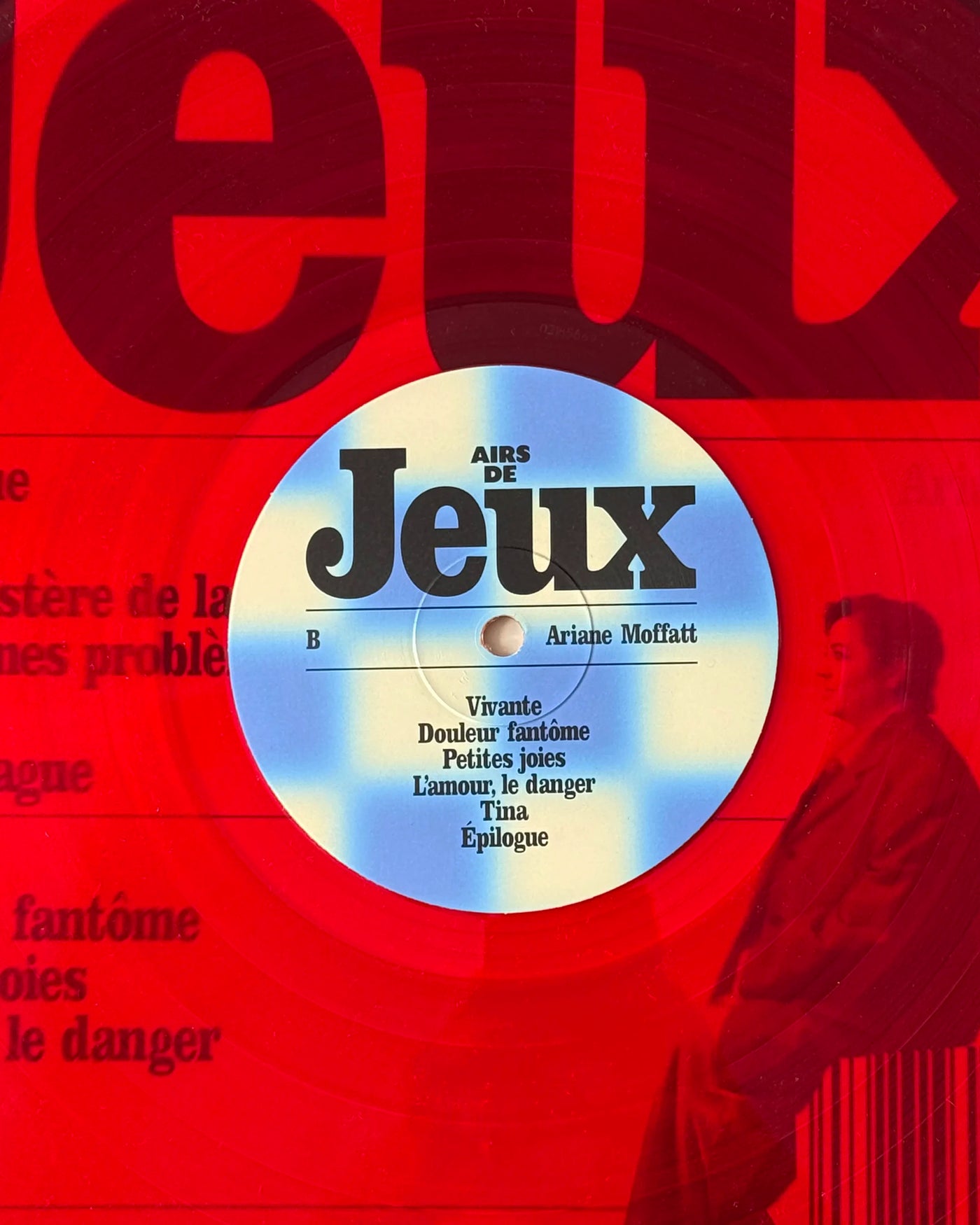 Airs de Jeux — pochette rouge et étiquette de vinyle « Jeux » avec liste des titres