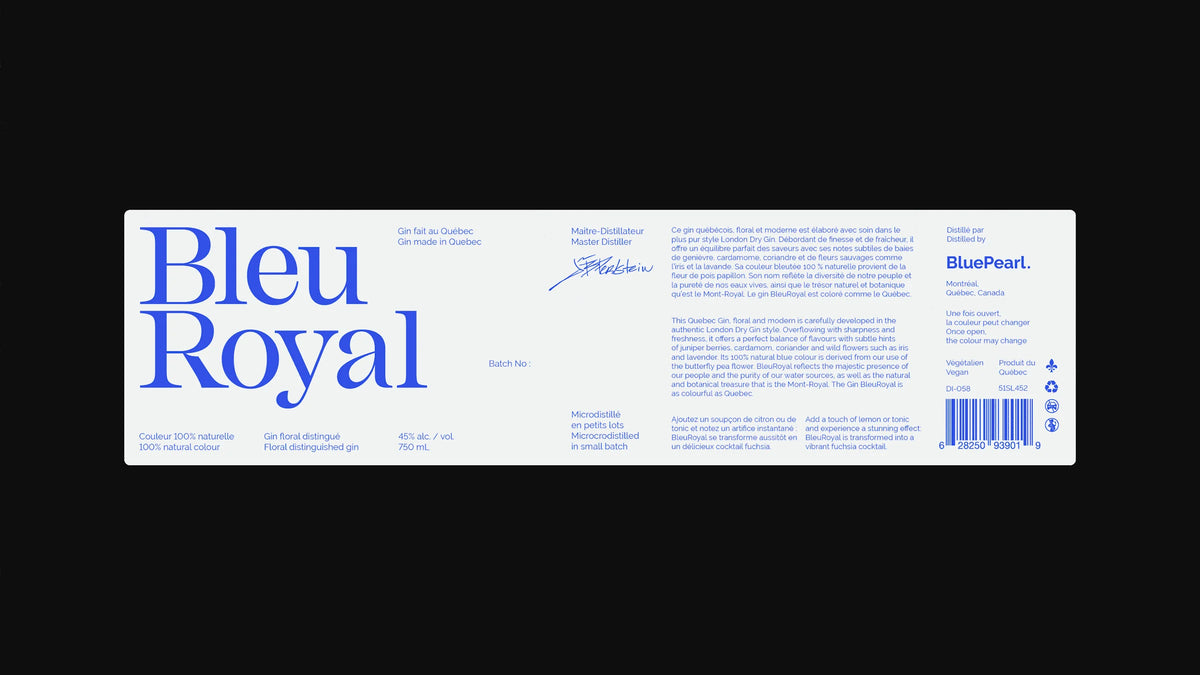BleuRoyal — étiquette dépliée du gin, wordmark bleu et mentions bilingues BluePearl