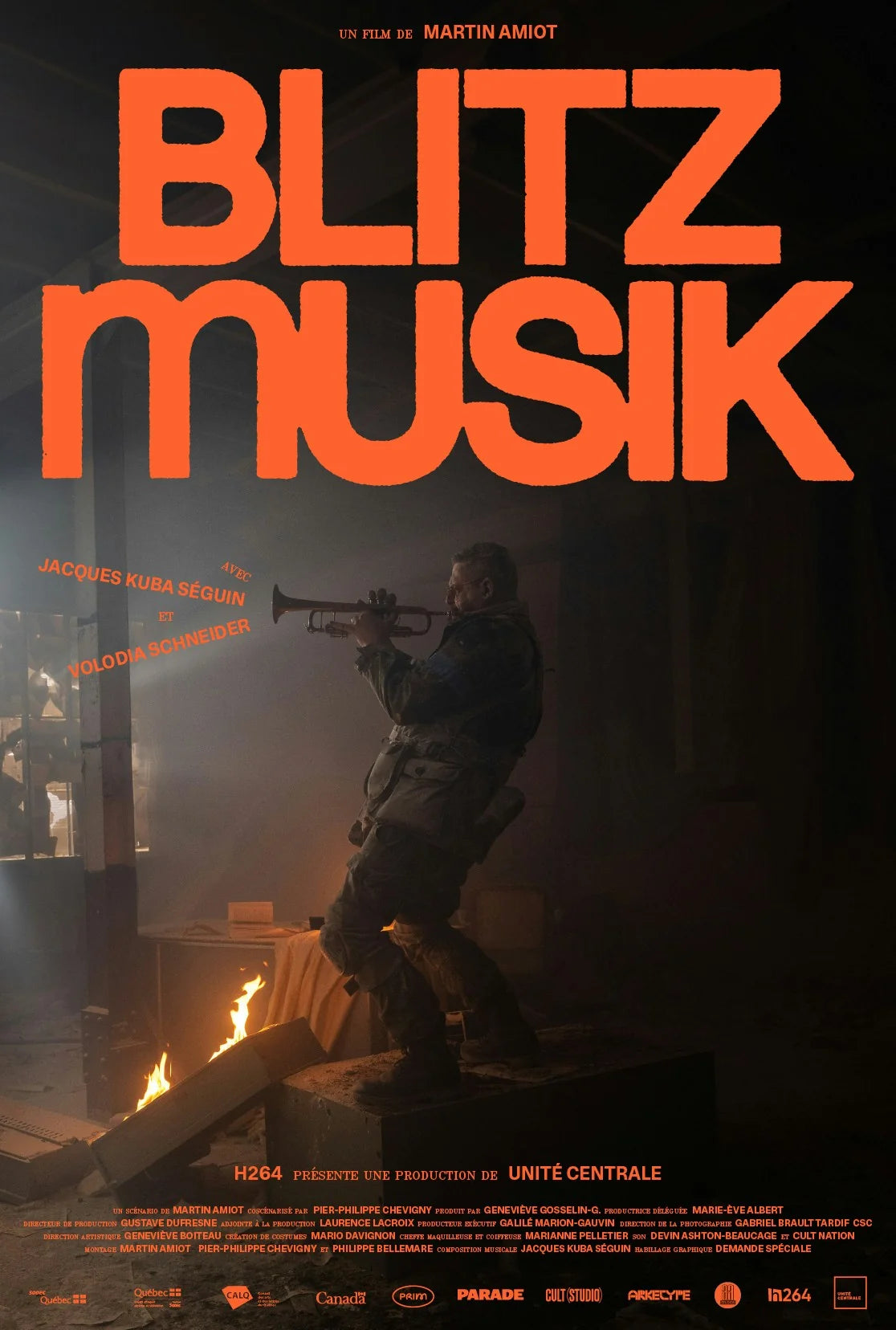 Blitzmusik — affiche du film, soldat à la trompette éclairé par les flammes, titre orange