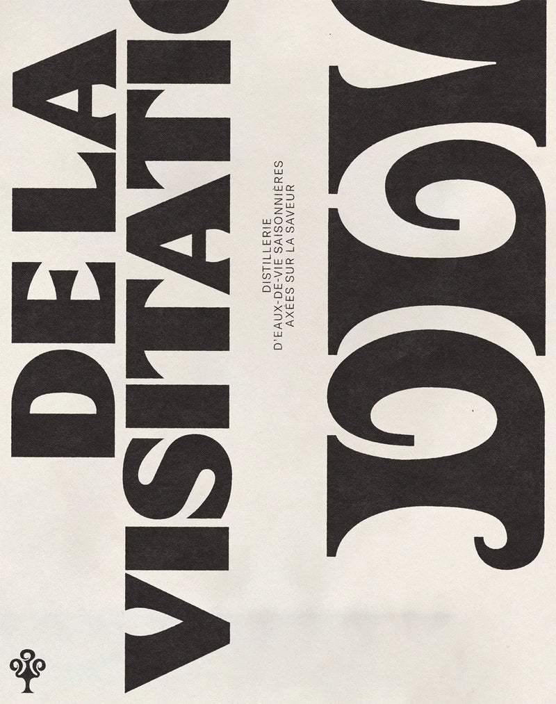 De la Visitation — double-page typographique noir et blanc, wordmark DE LA VISITATION