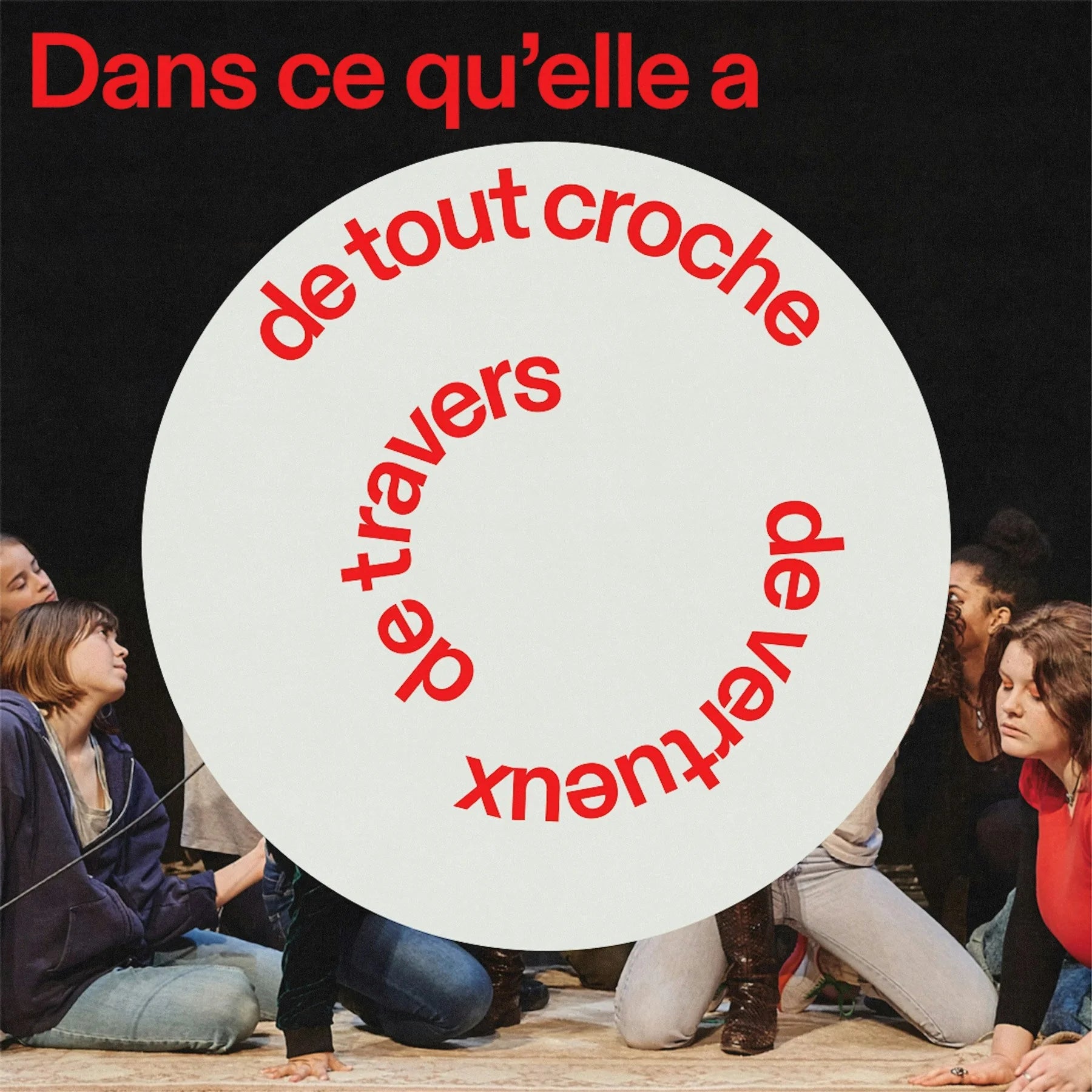 Le PàP — visuel rouge et blanc, texte circulaire « de tout croche, de travers, de vertueux », comédiennes assises