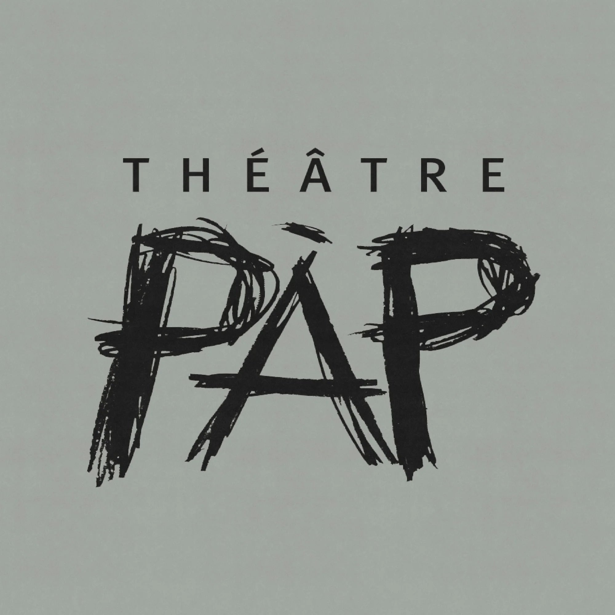 Le PàP — logotype manuscrit « THÉÂTRE PàP » tracé au pinceau noir sur fond gris