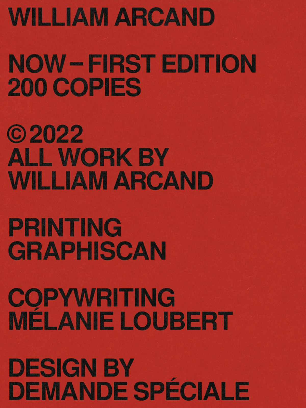 Now — page de crédits rouge listant édition, impression, copywriting et design en lettres noires